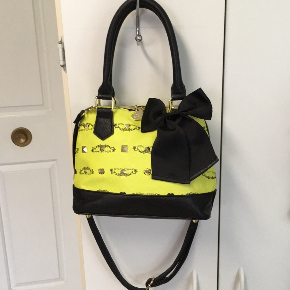 Preowned Betsy Johnson chartreuse green  purse 👛